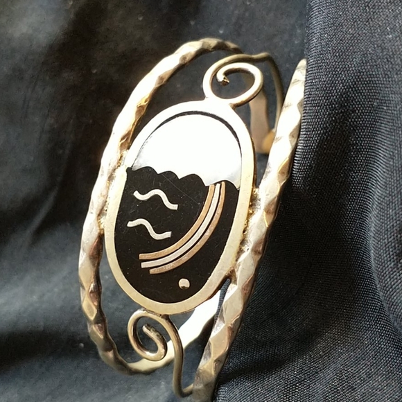 Vintage cuff bracelet - Picture 2 of 2